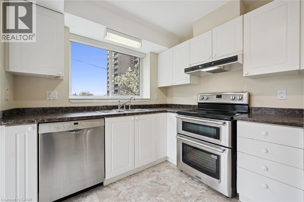 #110 20 ST GEORGE Street - Image 10
