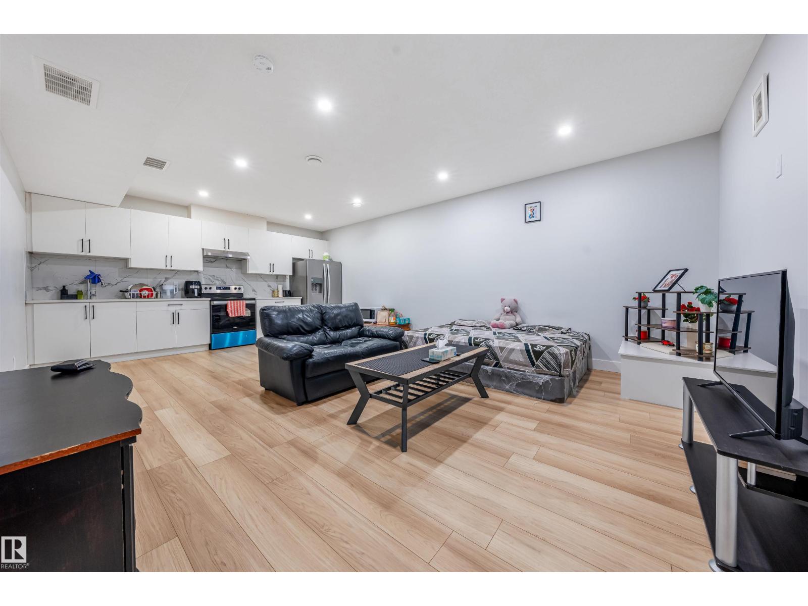 17072 45 ST NW - Image 57