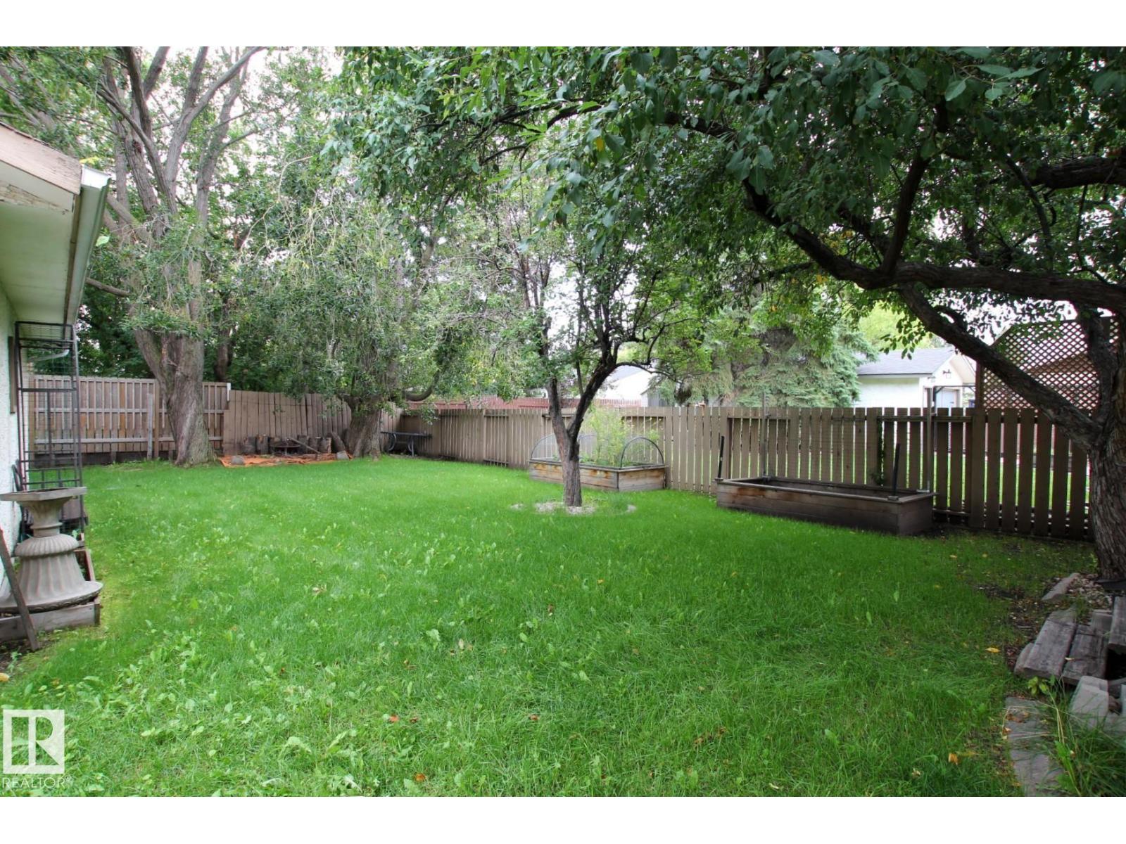18107 89 Avenue NW - Photo 8