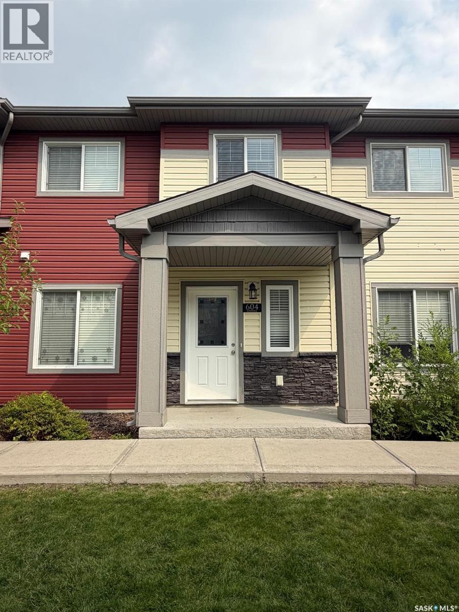 #604 3440 Avonhurst DRIVE - 1