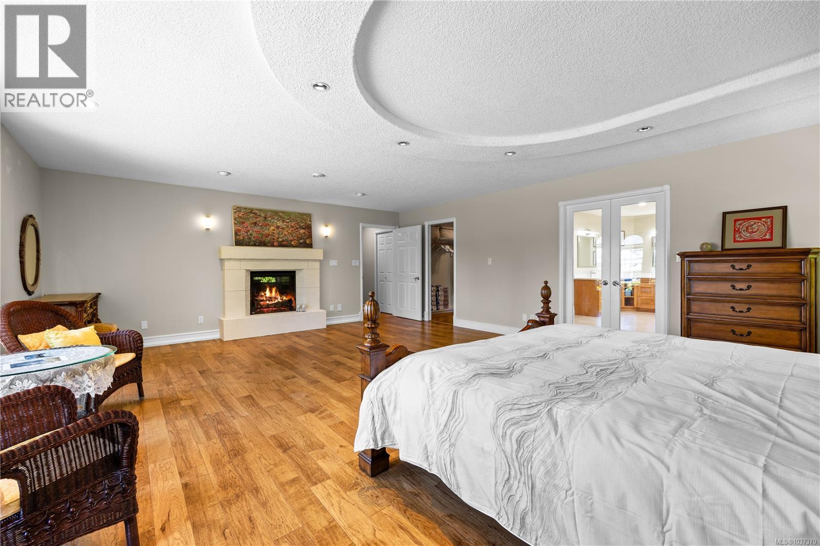 2415 Departure Bay Rd - 44