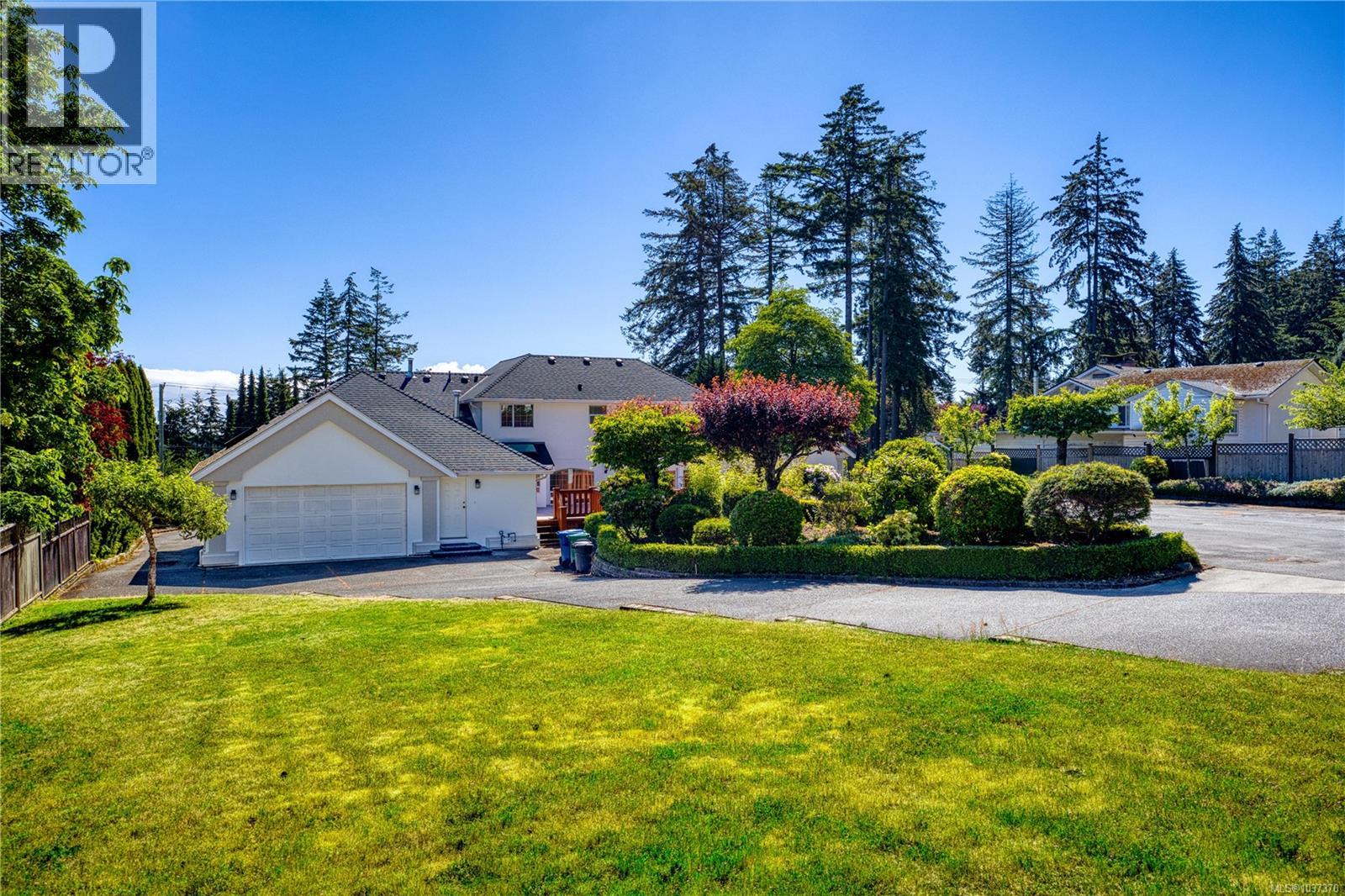 2415 Departure Bay Rd - 90