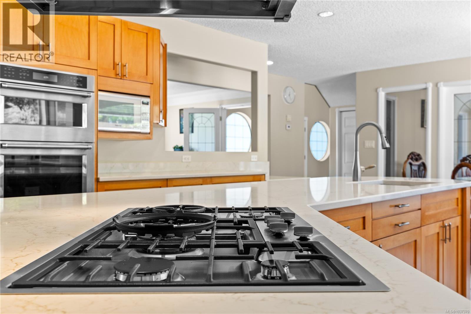 2415 Departure Bay Rd - 31