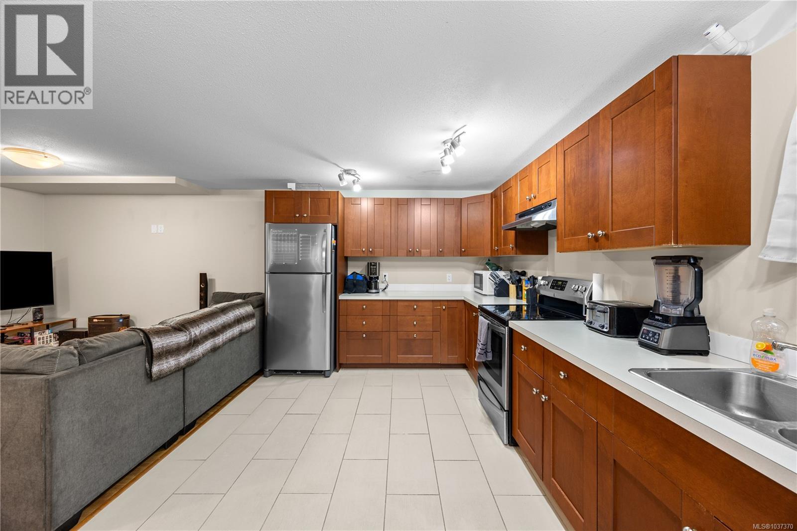 2415 Departure Bay Rd, Nanaimo