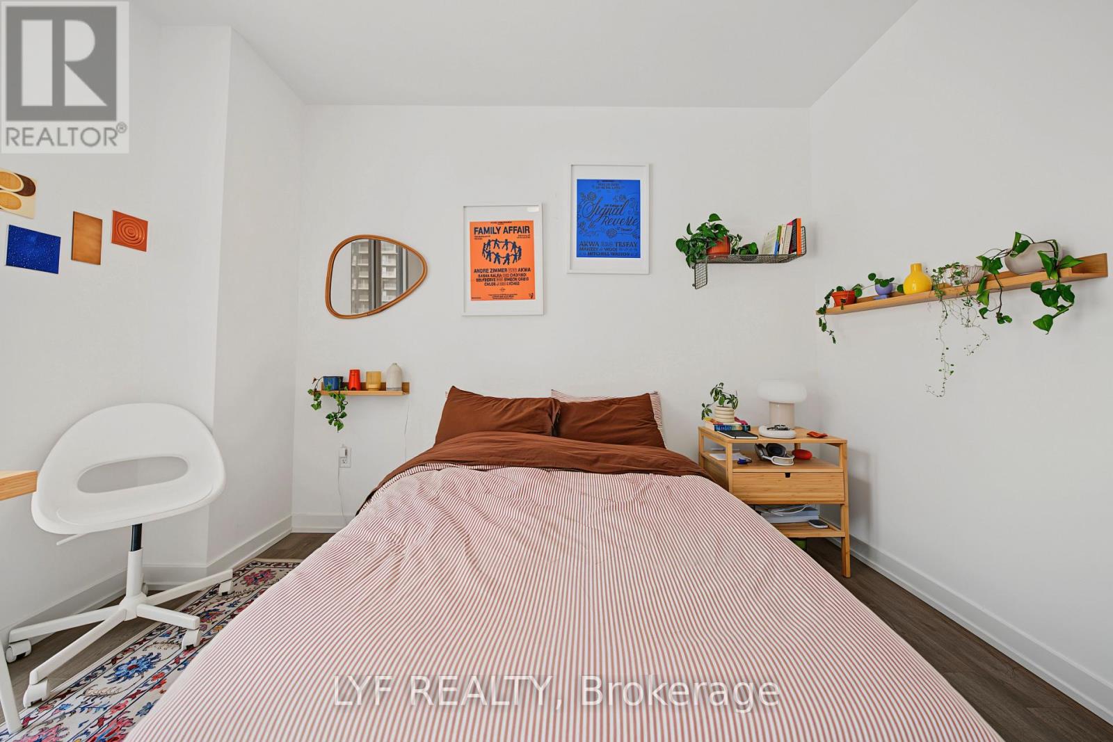 #2403 357 KING STREET W - 24