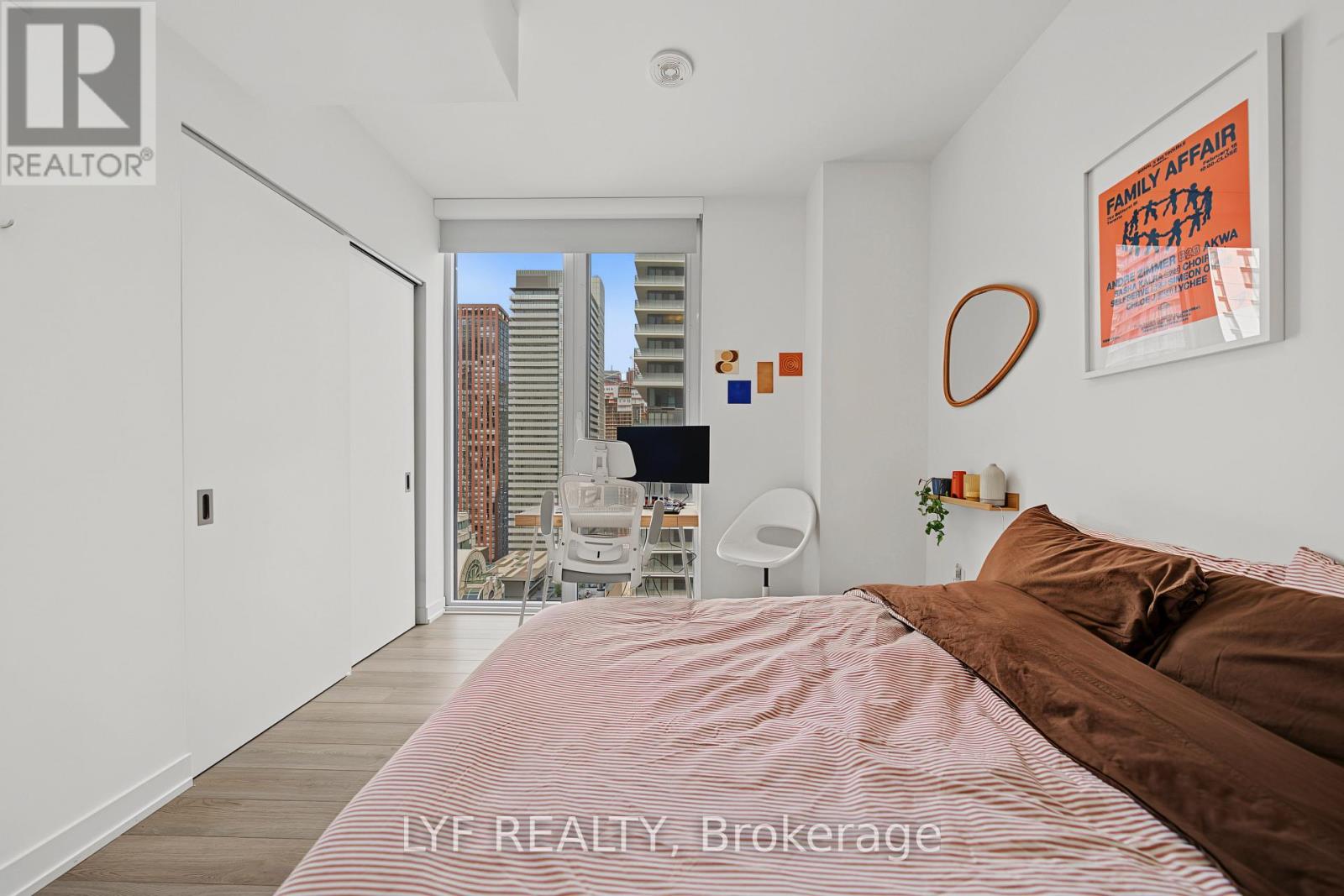 #2403 357 KING STREET W - 27