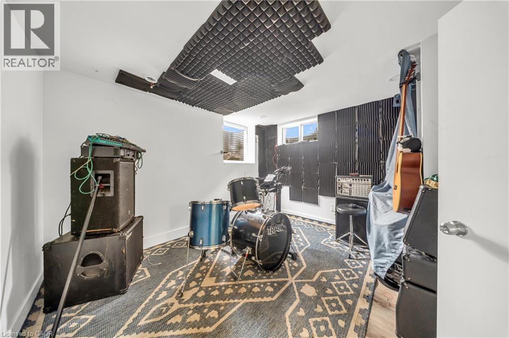 478 GREENFIELD Avenue - Image 25
