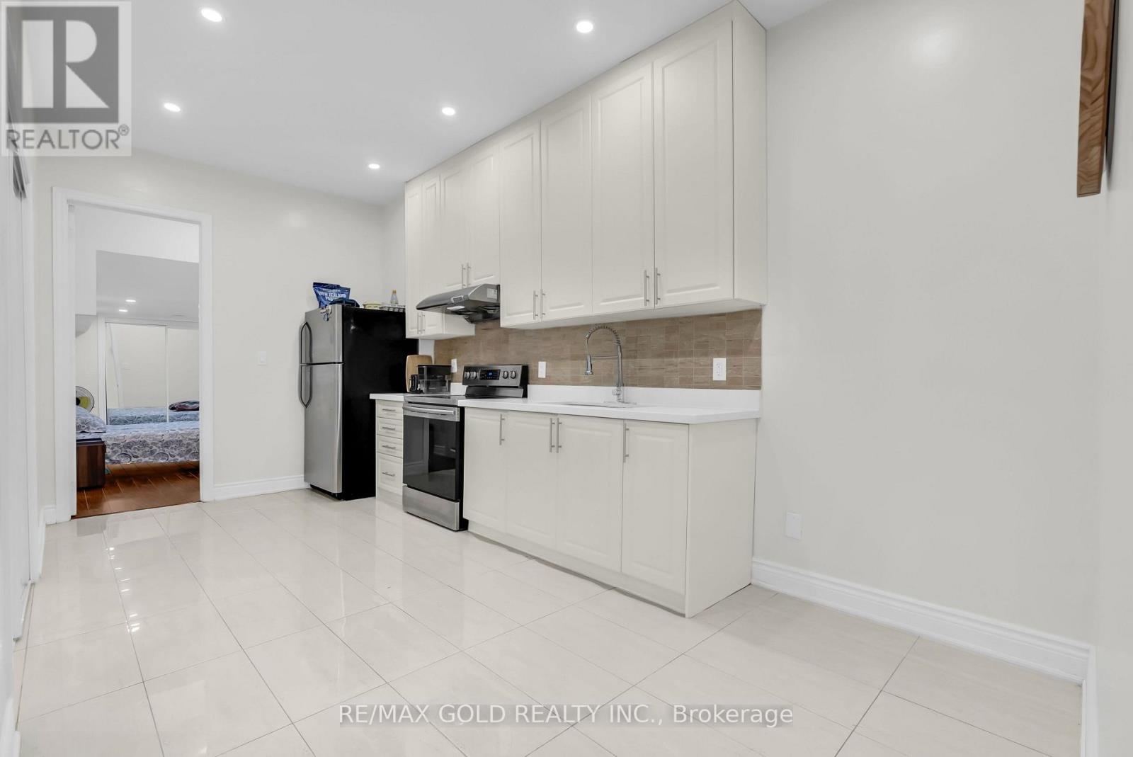 1547 FARMSTEAD DRIVE - Image 37