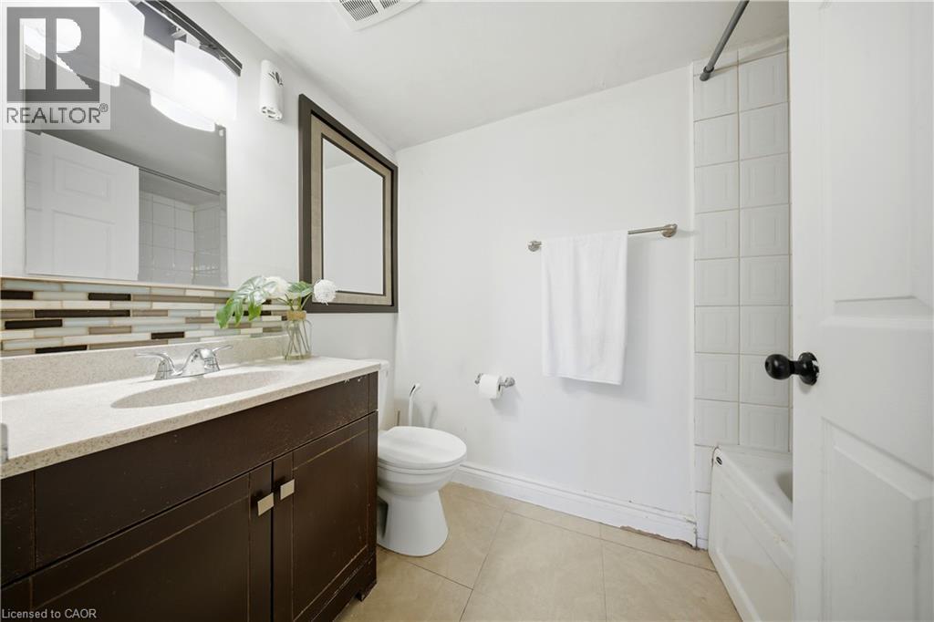 #202 25 AGNES Street - 27