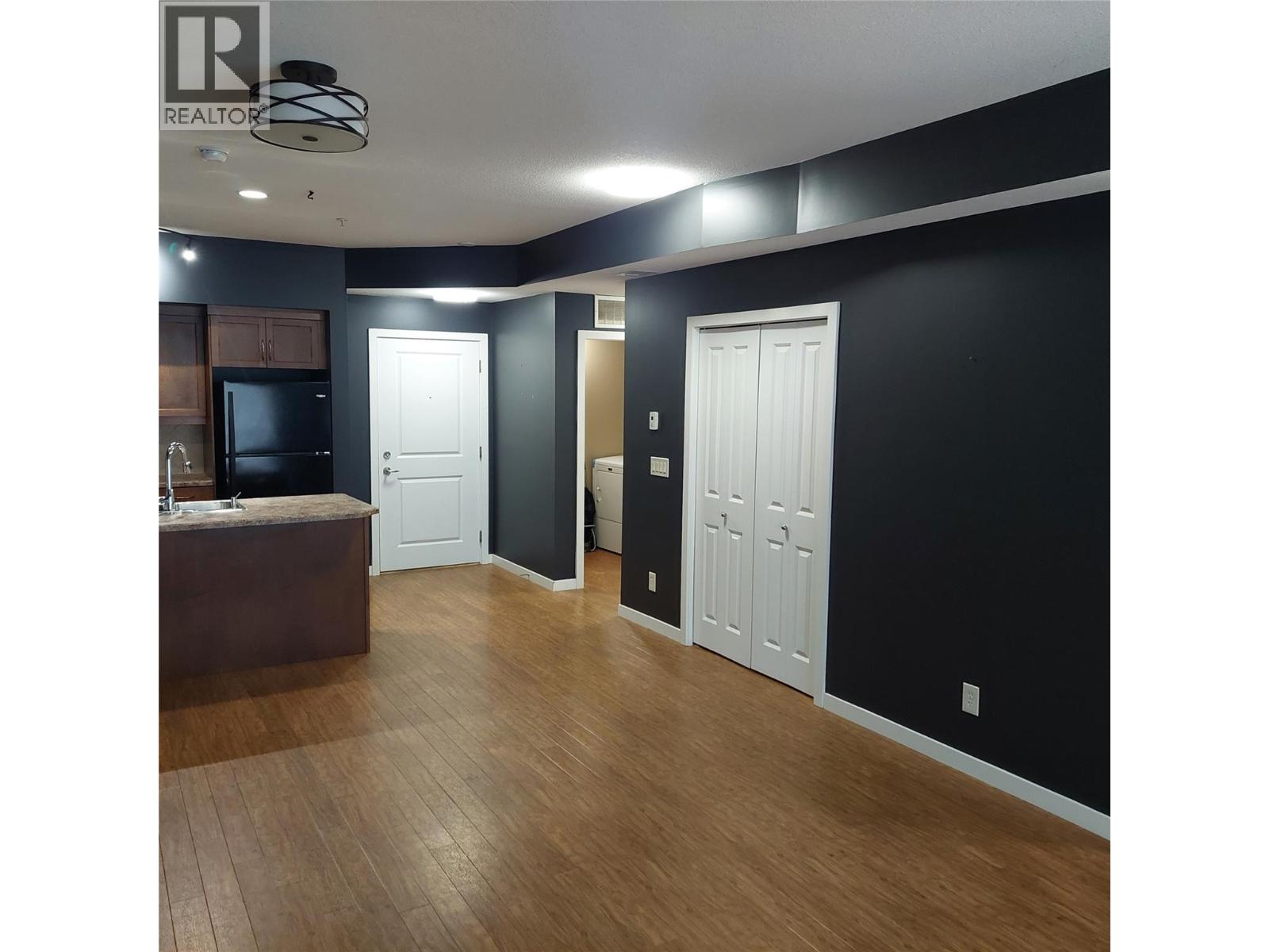 #122 850 Saucier Avenue - 9