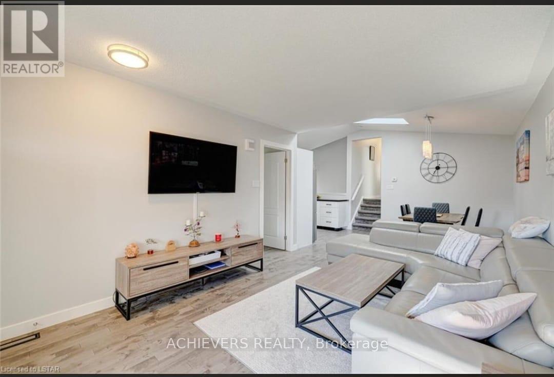1402 BAYCLIFFE PLACE - Image 4