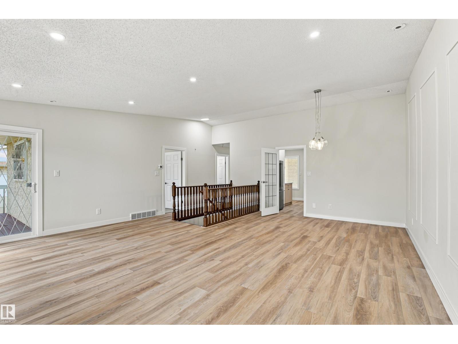 #21 9375 172 ST NW - 2