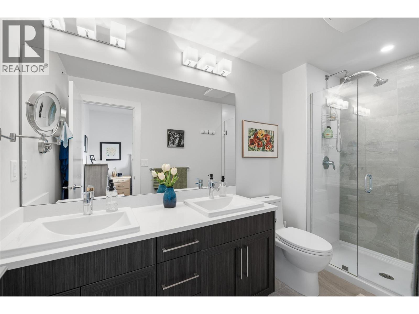PH21 4380 Lakeshore Road, Kelowna
