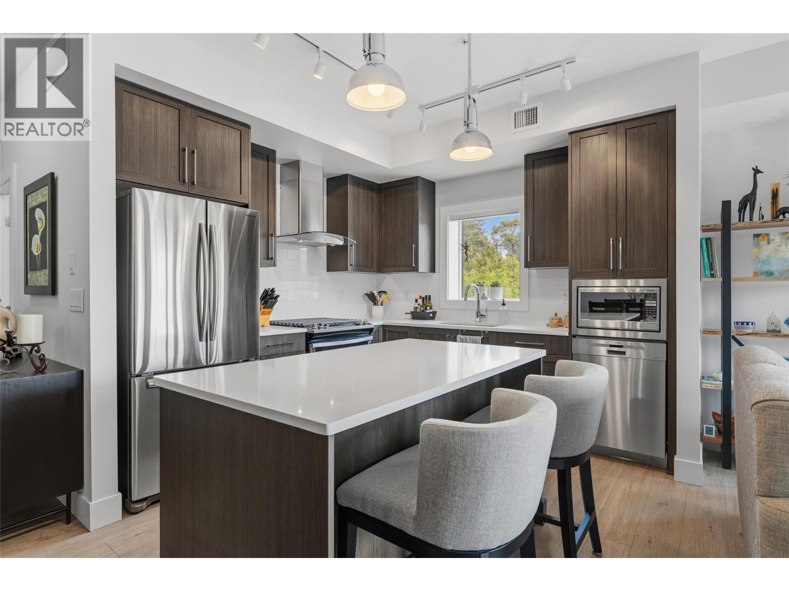 PH21 4380 Lakeshore Road, Kelowna