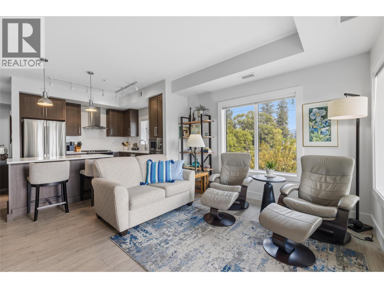 PH21 4380 Lakeshore Road, Kelowna