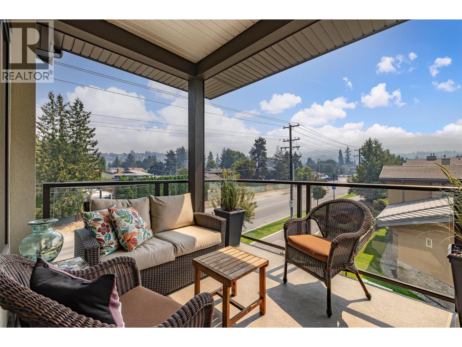 PH21 4380 Lakeshore Road, Kelowna