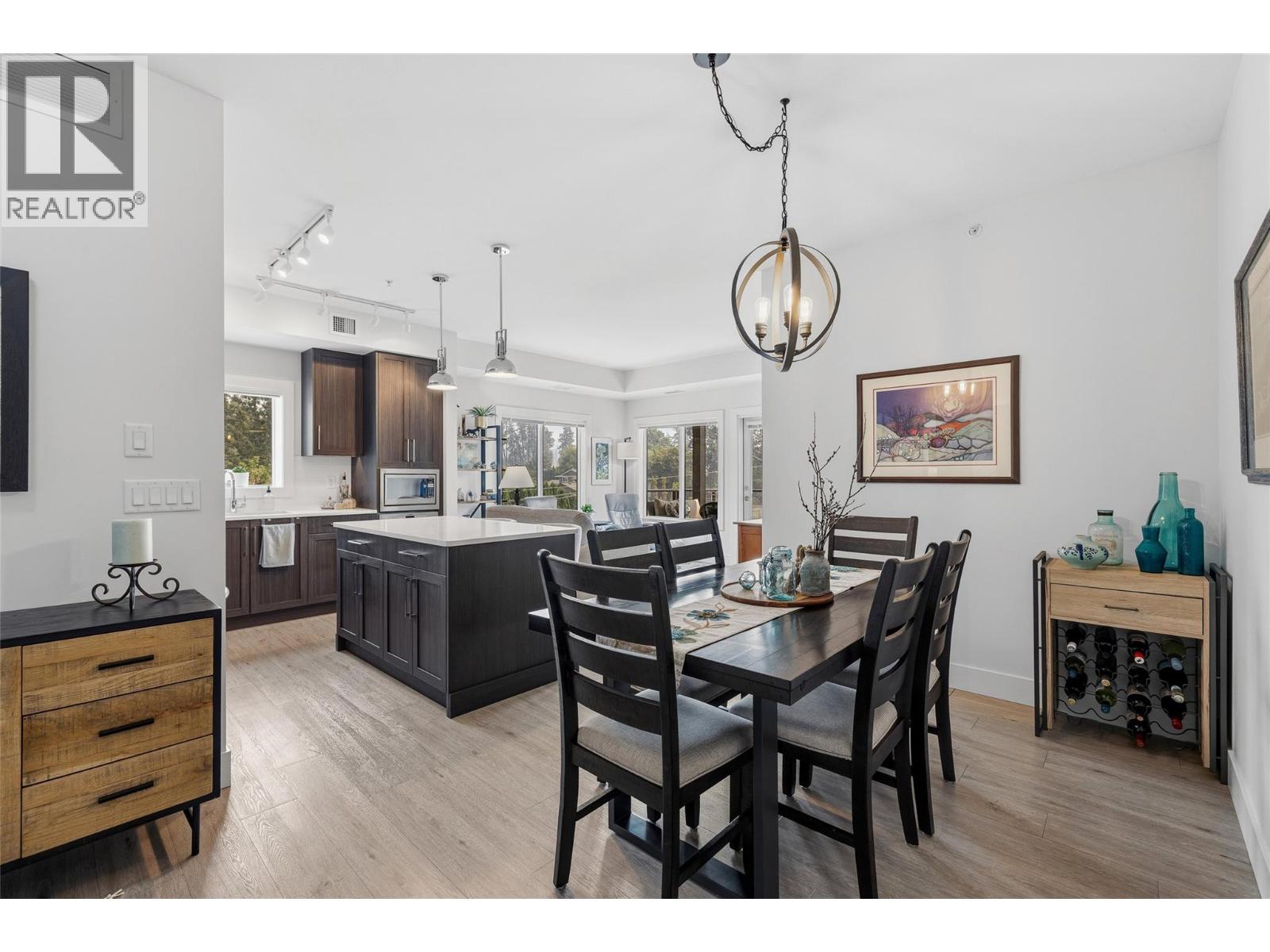 PH21 4380 Lakeshore Road, Kelowna