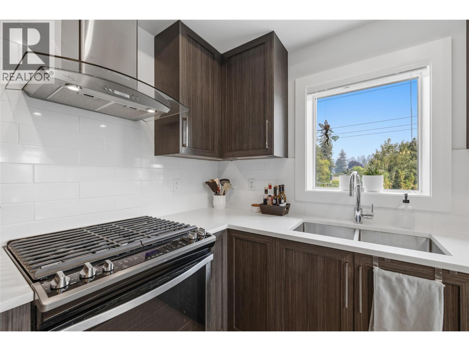 PH21 4380 Lakeshore Road, Kelowna