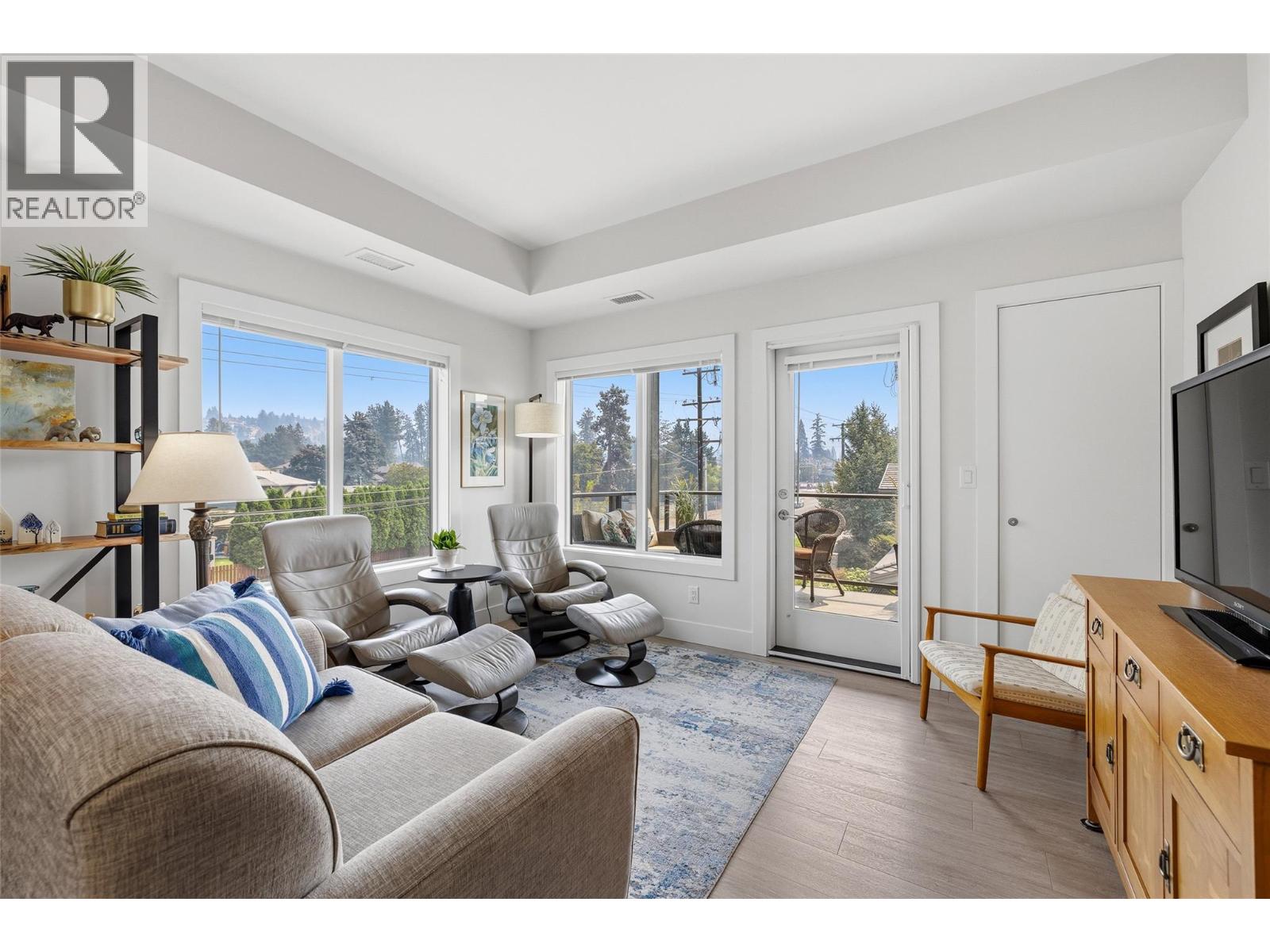 PH21 4380 Lakeshore Road, Kelowna