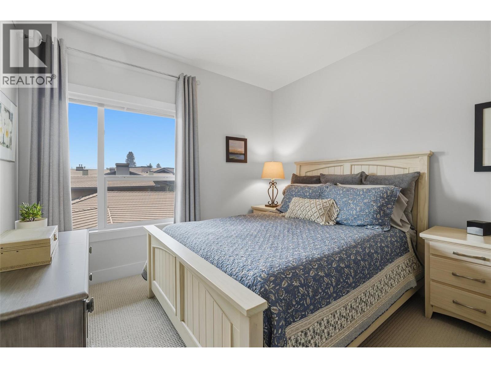 PH21 4380 Lakeshore Road, Kelowna