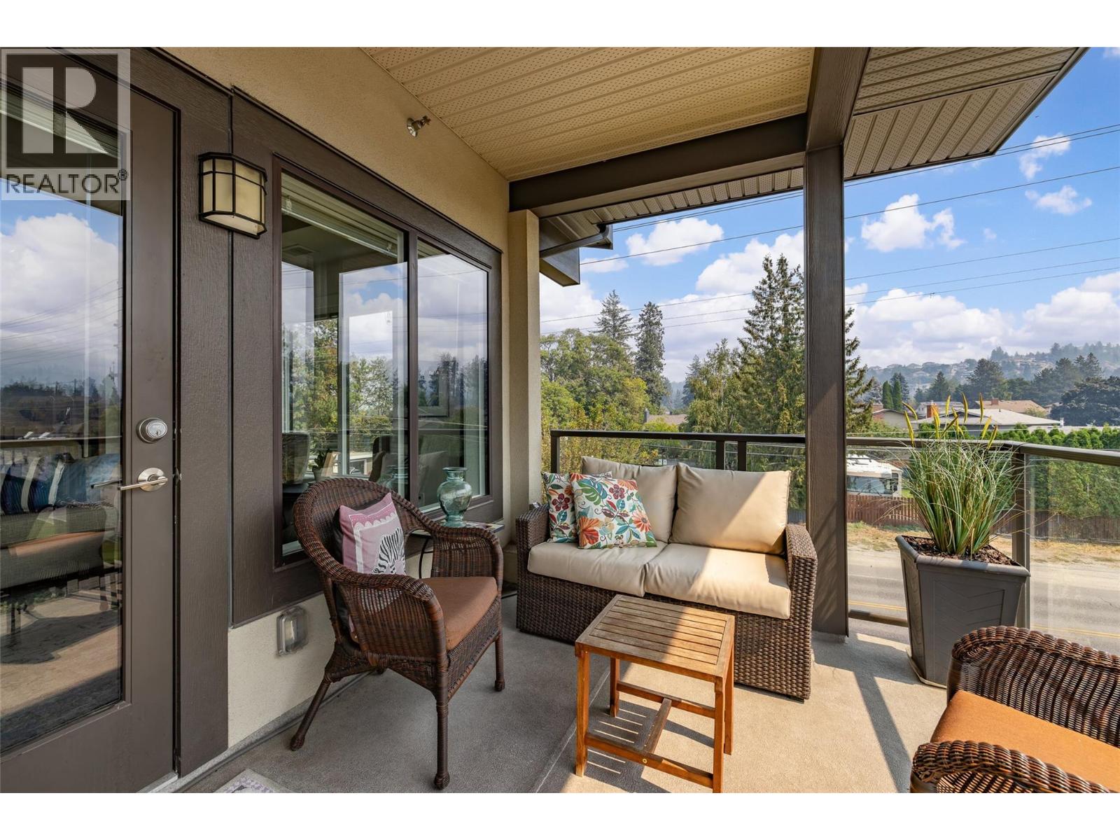 PH21 4380 Lakeshore Road, Kelowna