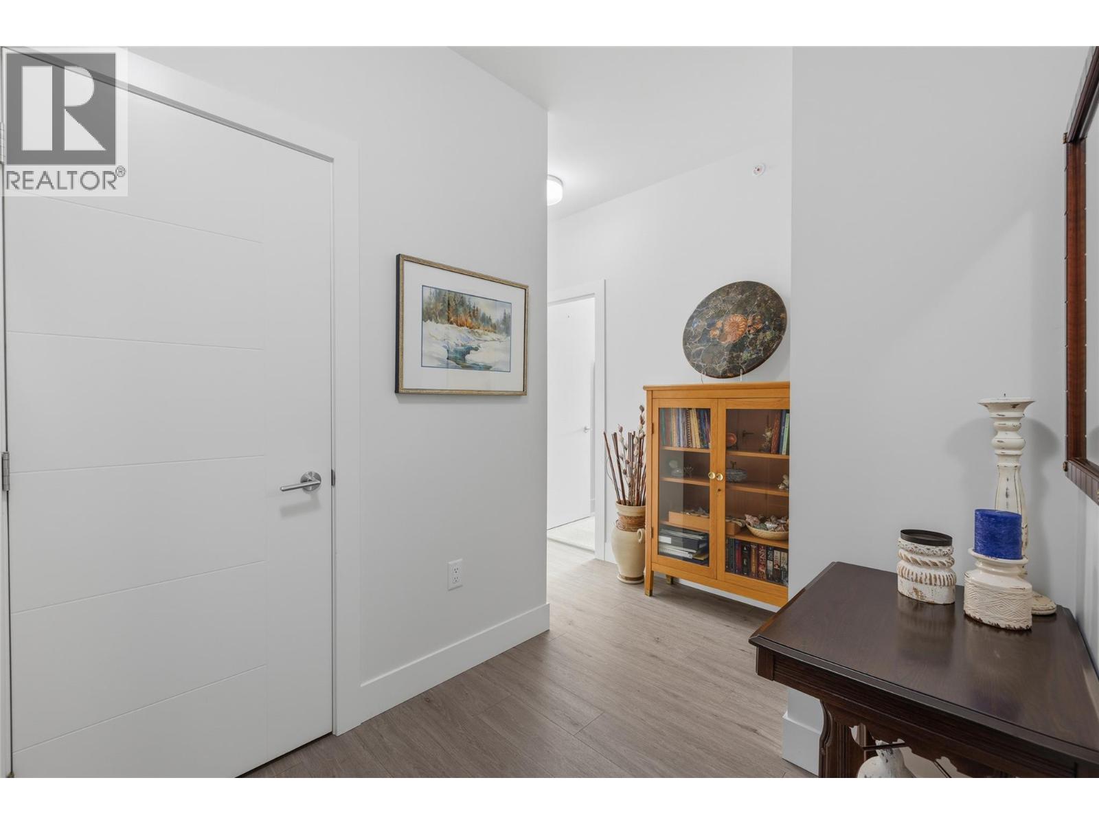 PH21 4380 Lakeshore Road, Kelowna