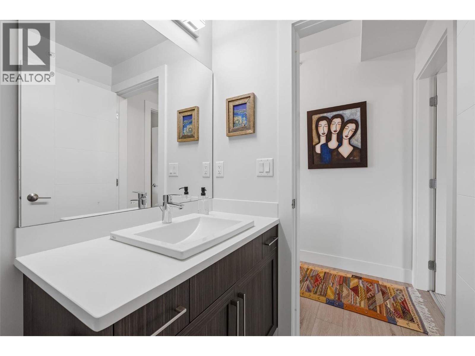 PH21 4380 Lakeshore Road, Kelowna