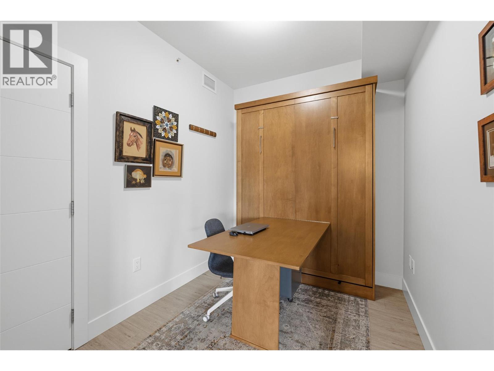 PH21 4380 Lakeshore Road, Kelowna