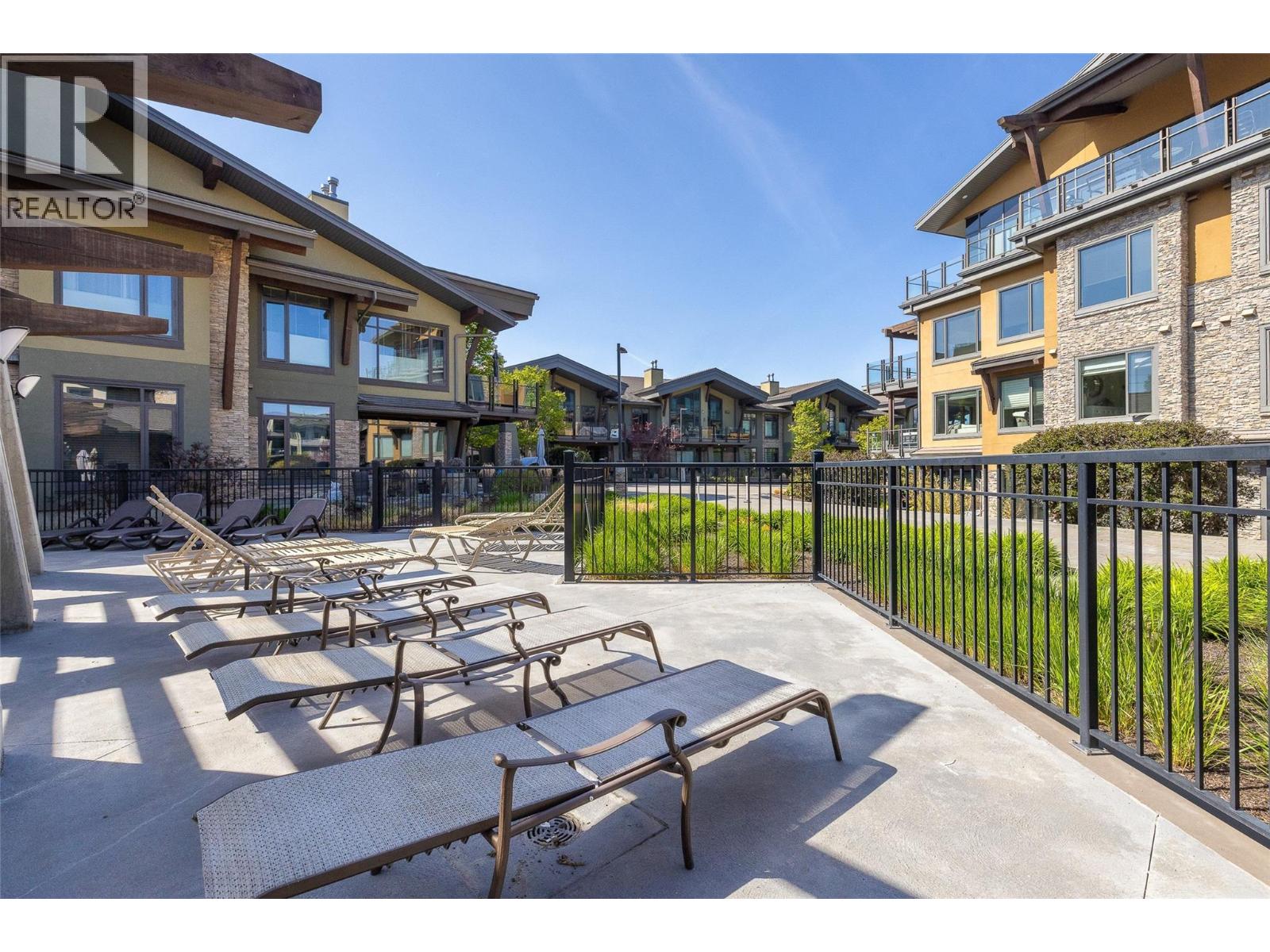 PH21 4380 Lakeshore Road, Kelowna
