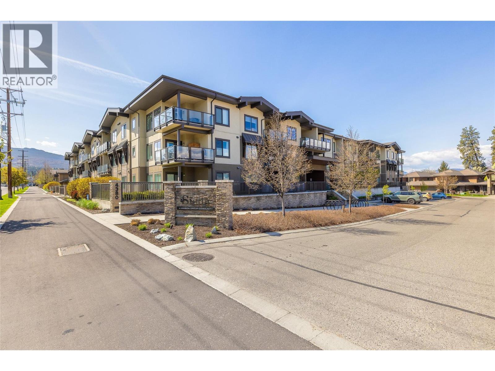 PH21 4380 Lakeshore Road, Kelowna