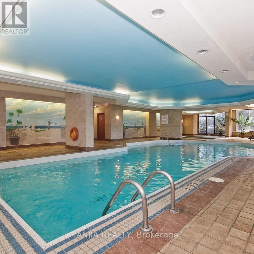 #912 633 BAY STREET - 40