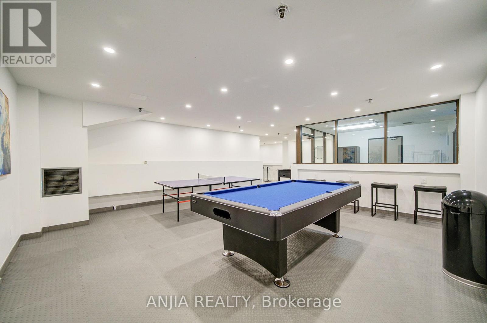 #912 633 BAY STREET - 41