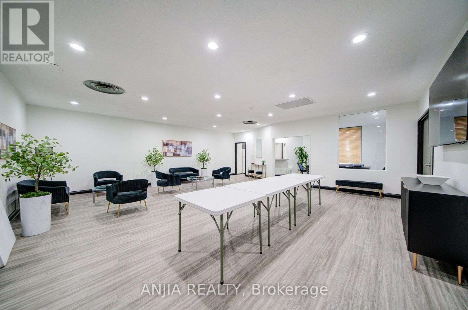 #912 633 BAY STREET - Image 43