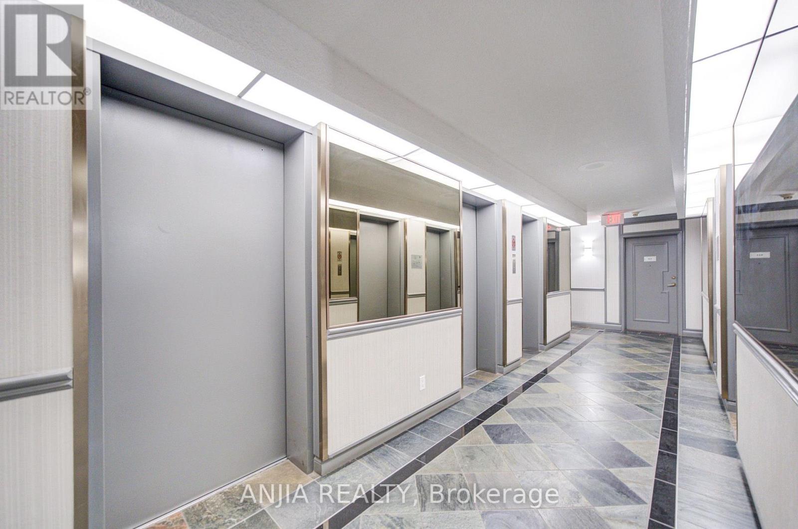 912 – 633 BAY STREET, Toronto photo 7