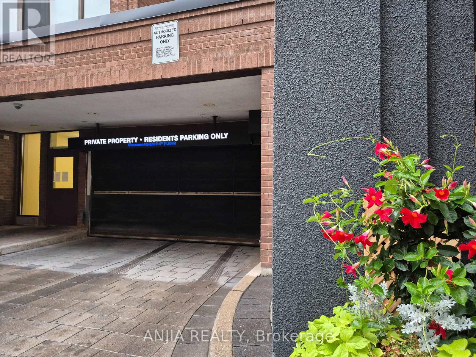 912 – 633 BAY STREET, Toronto photo 5