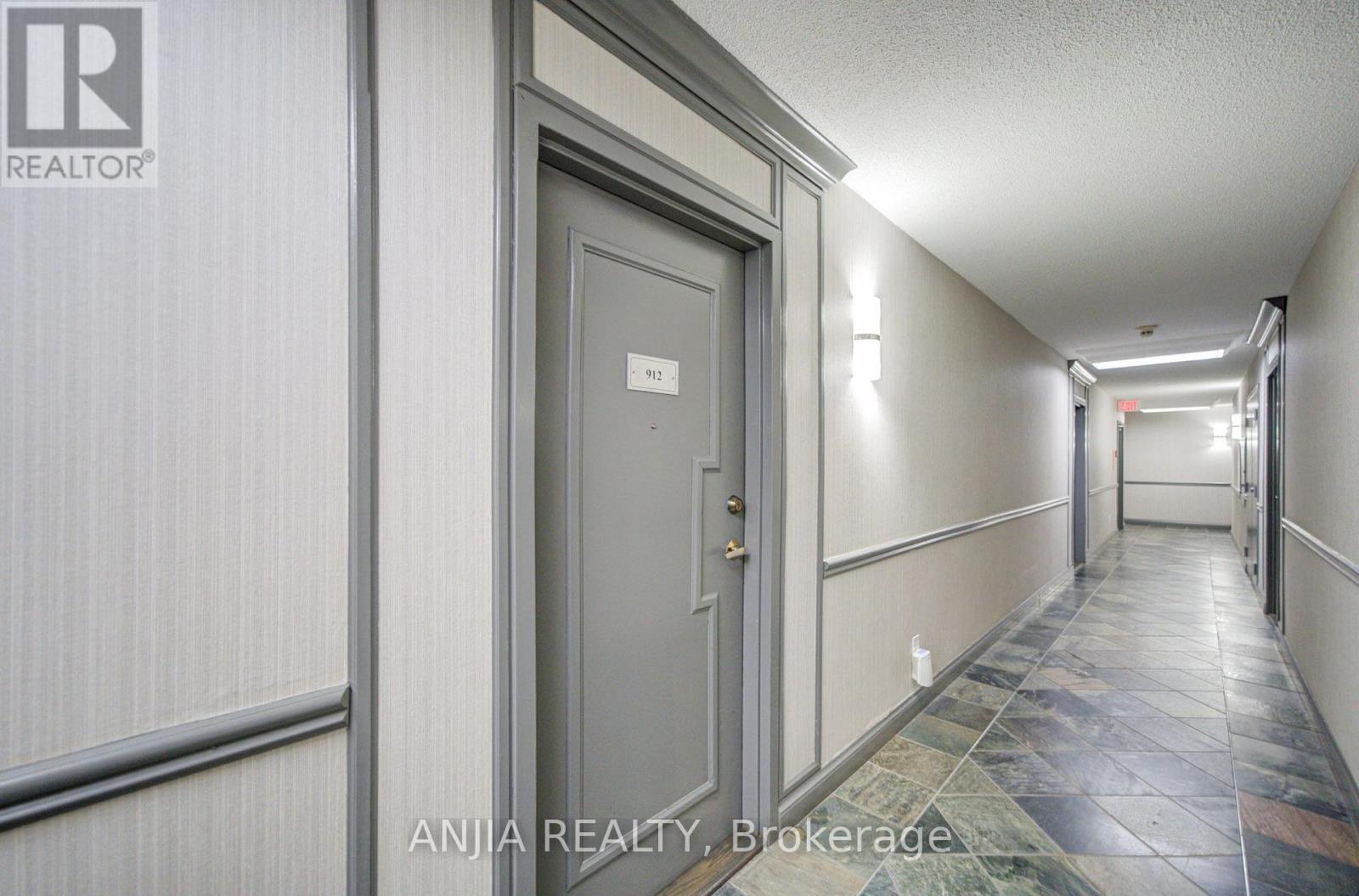 912 – 633 BAY STREET, Toronto photo 8