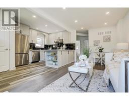 Living room - 609 Mortimer Avenue, Toronto, ON M4C2J6 Photo 6