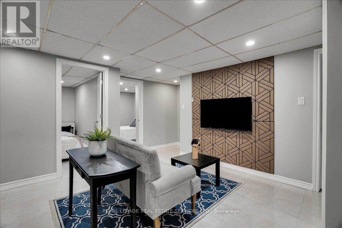 #14 1310 GULLEDEN DRIVE - Image 33