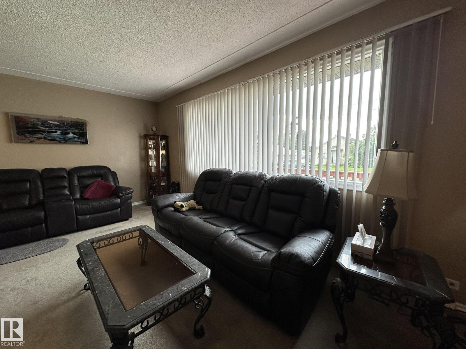 5029 48 ST - 10