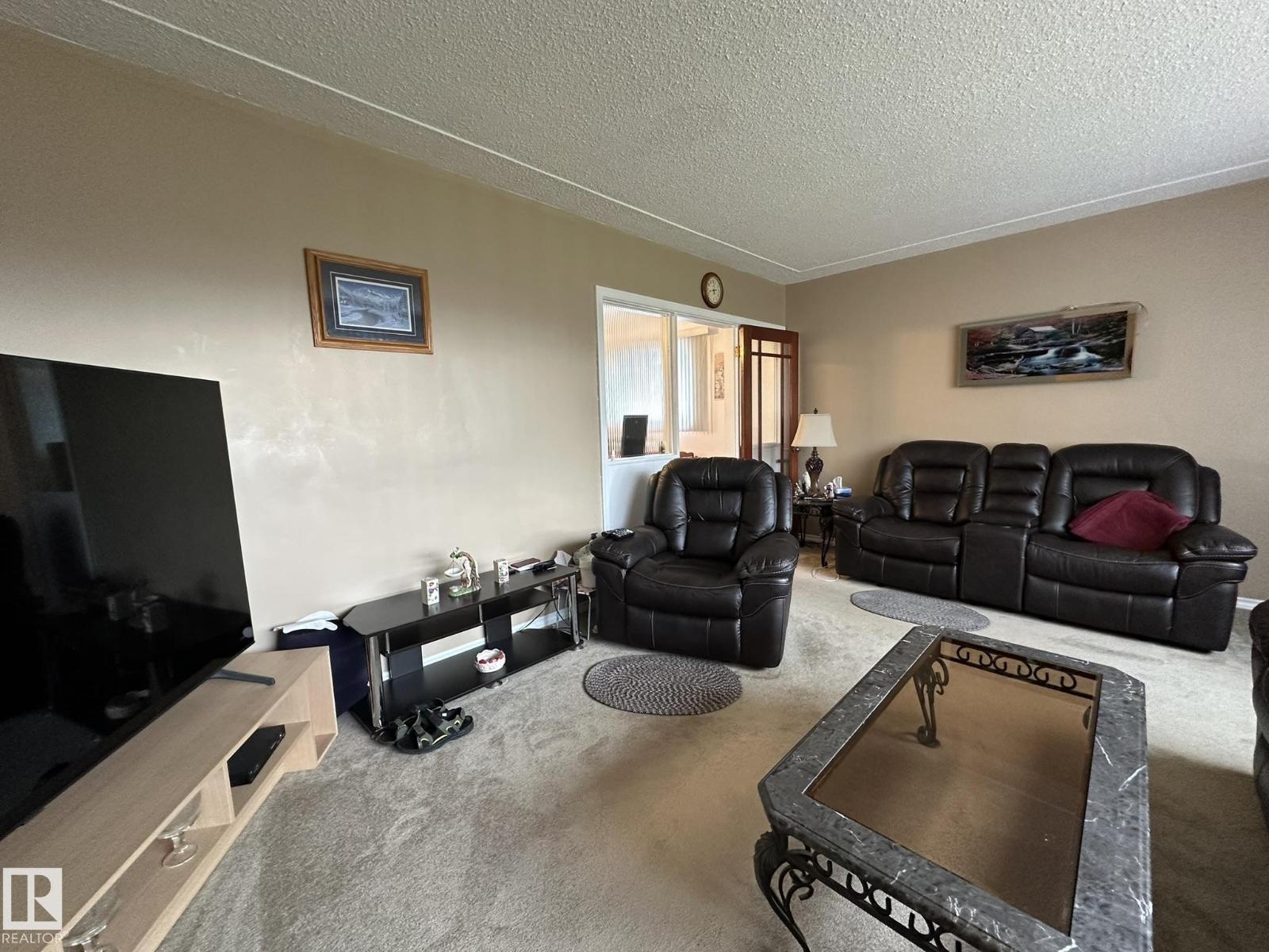 5029 48 Street - Photo 11