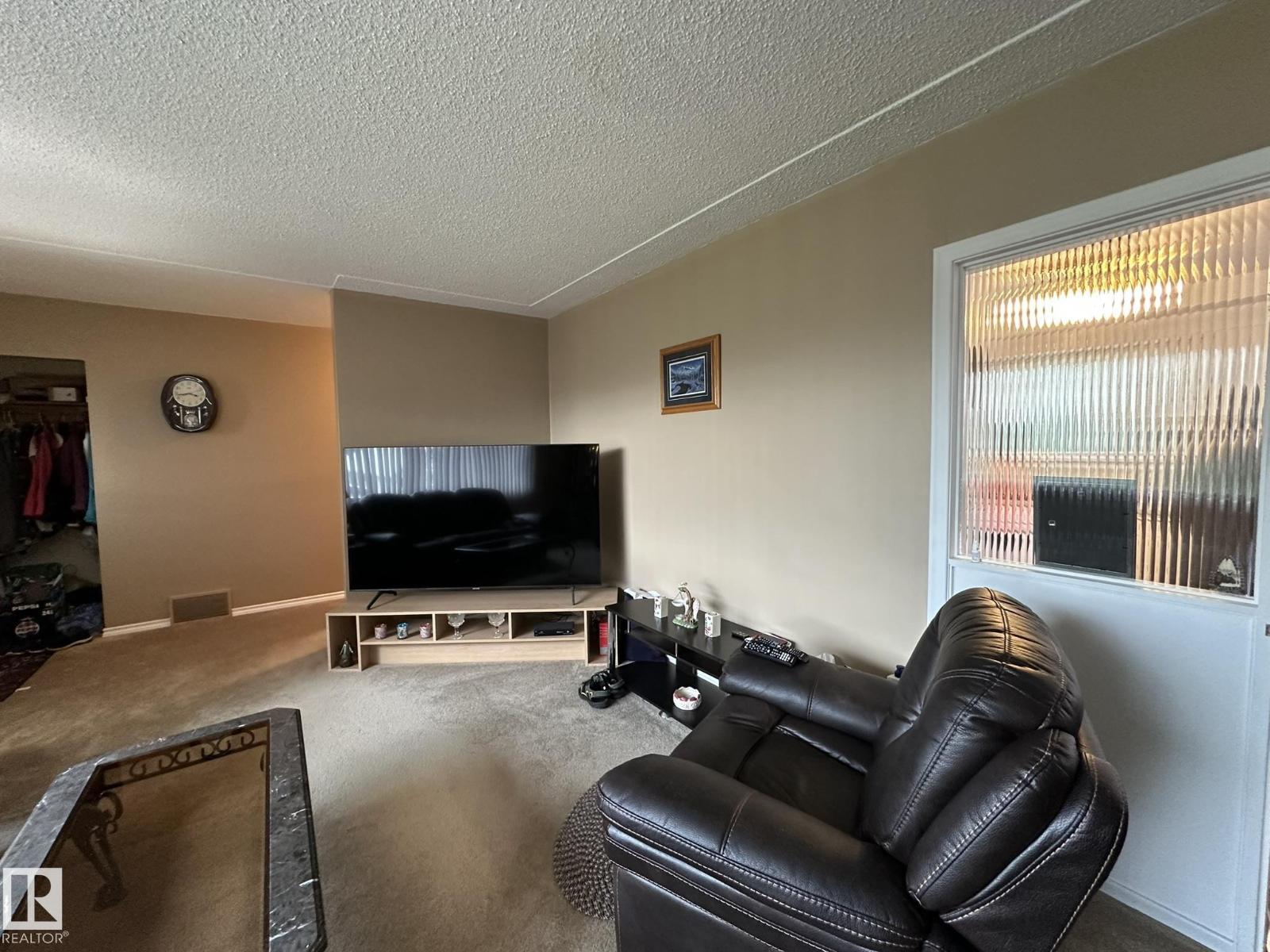 5029 48 ST - 12