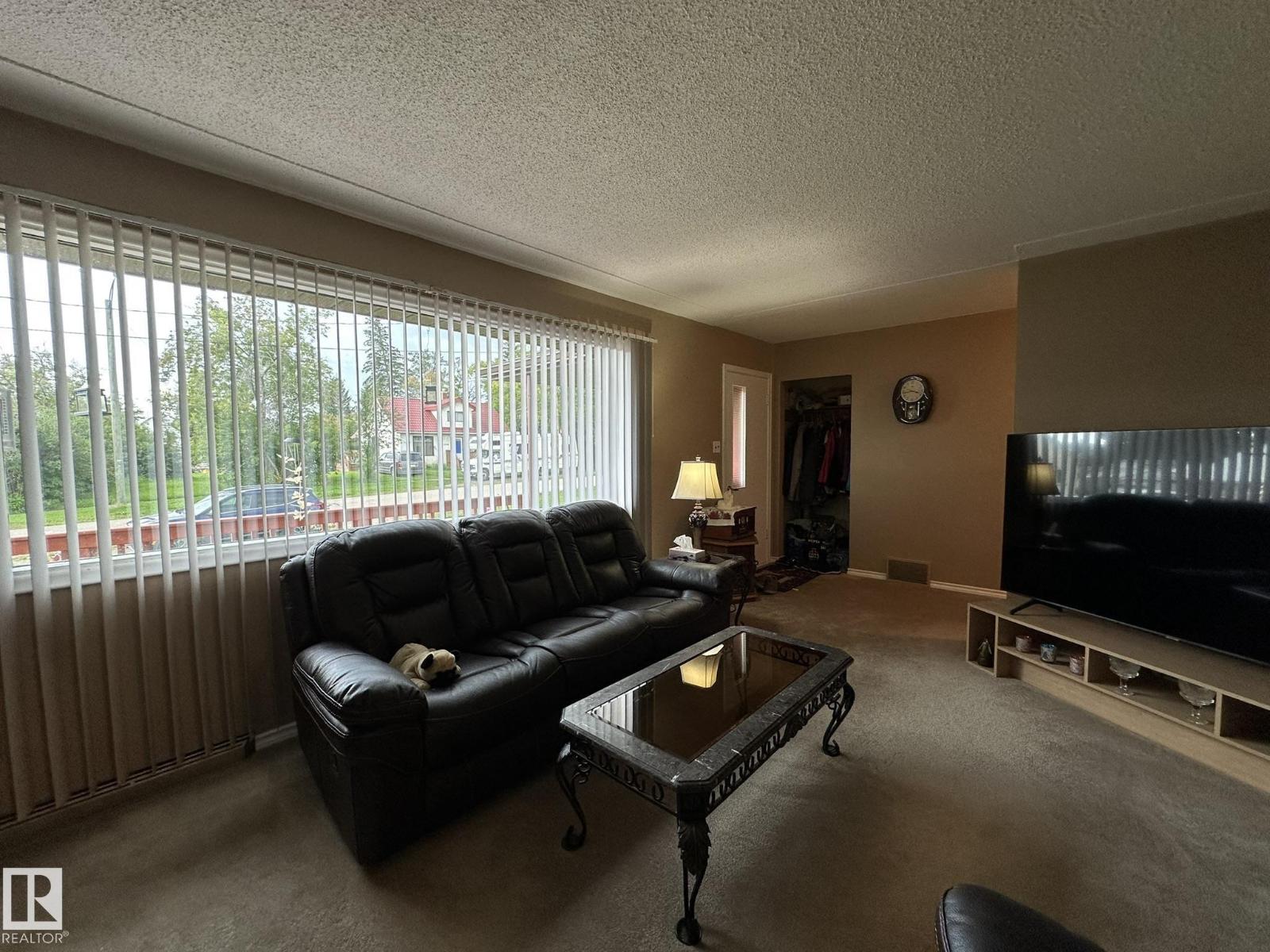 5029 48 Street - Photo 13