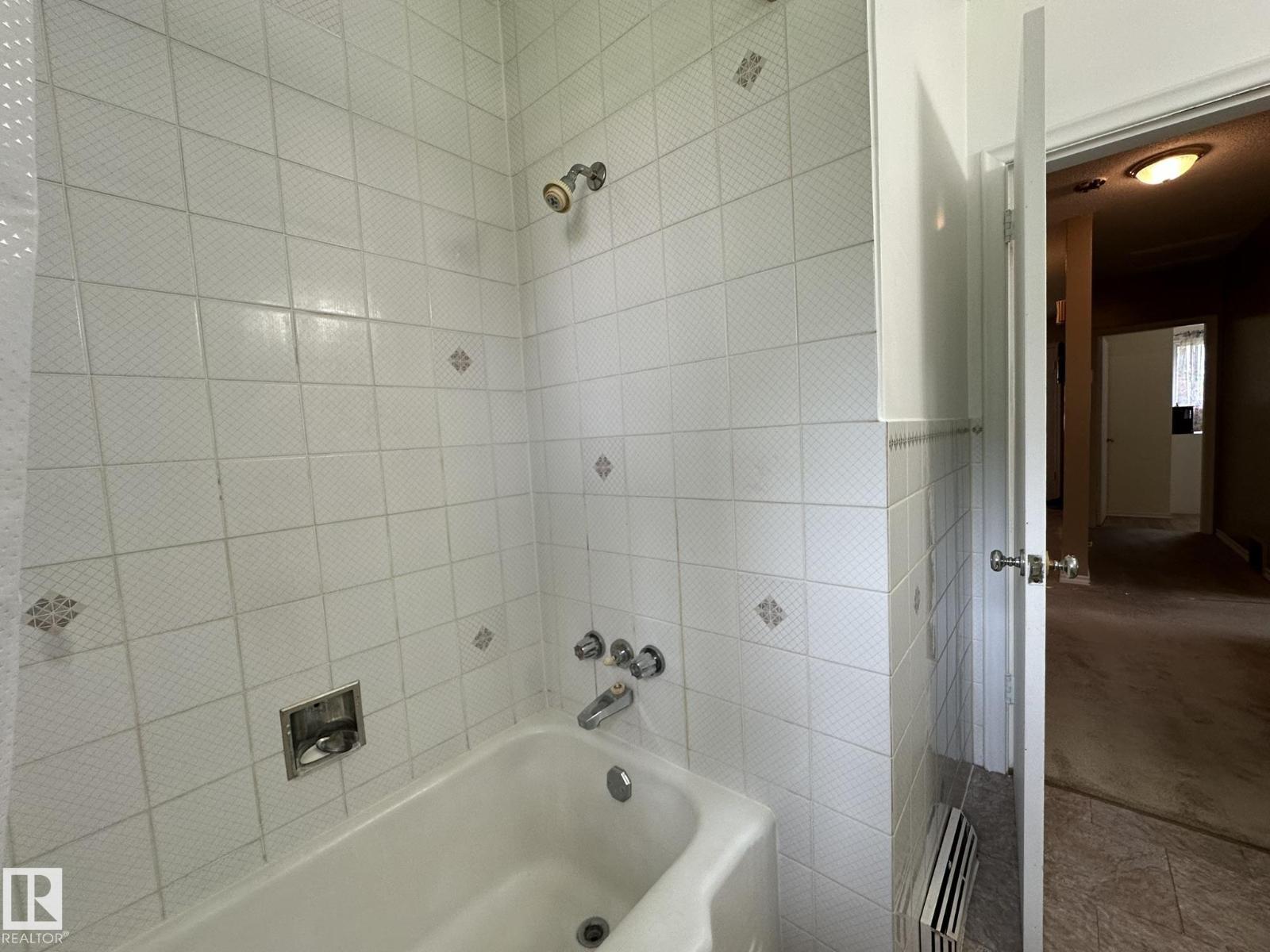 5029 48 Street - Photo 15