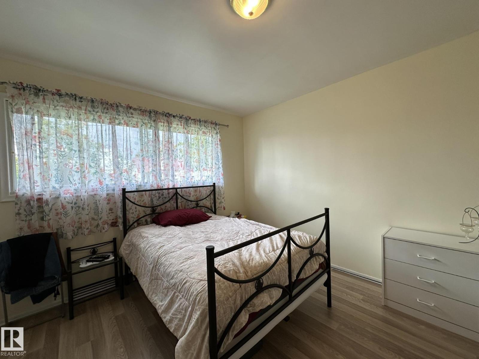 5029 48 Street - Photo 17