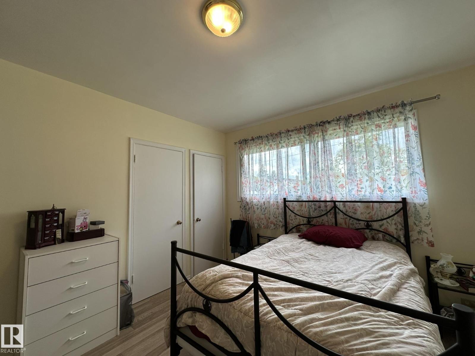 5029 48 Street - Photo 18