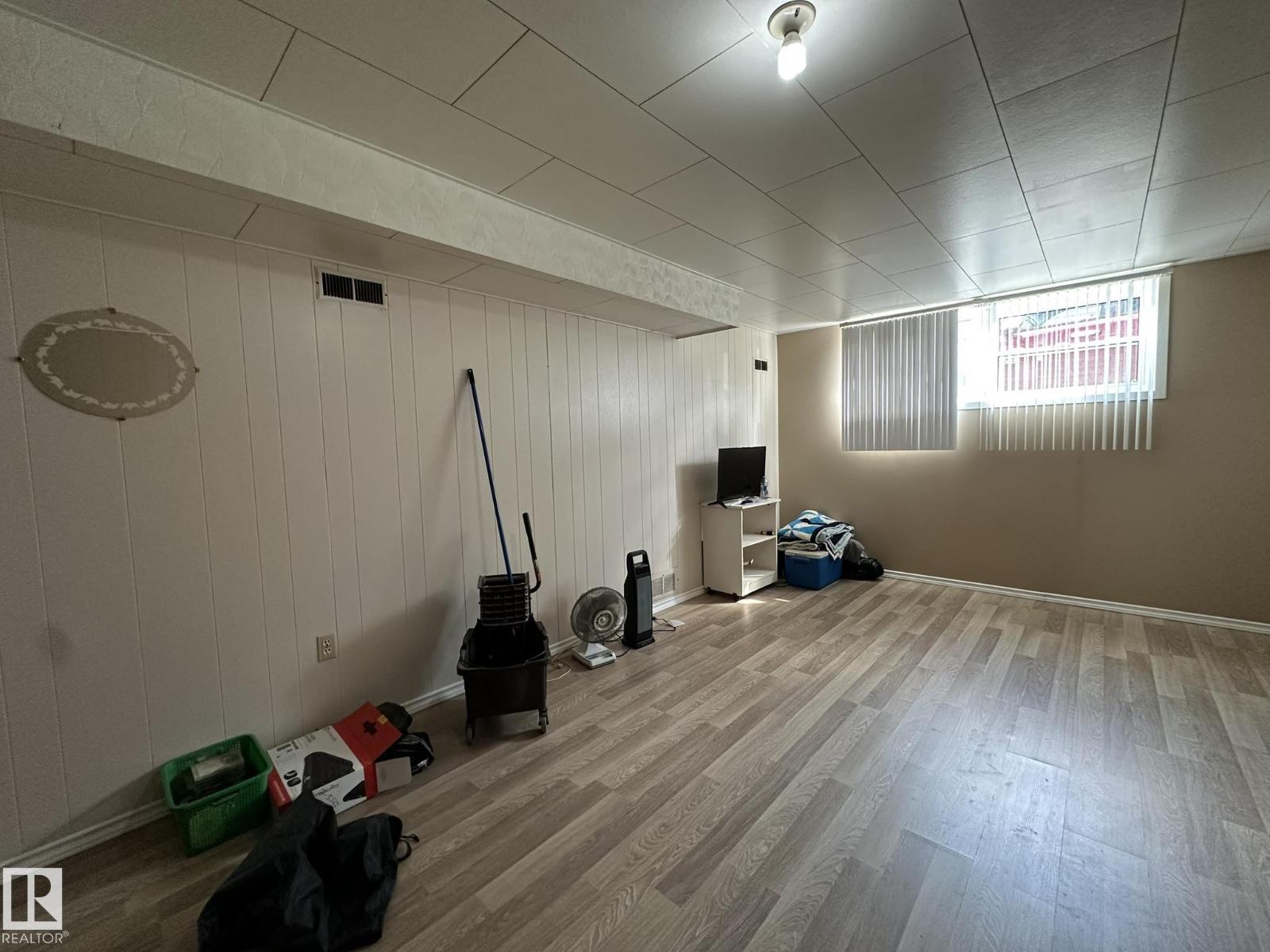 5029 48 ST - 27