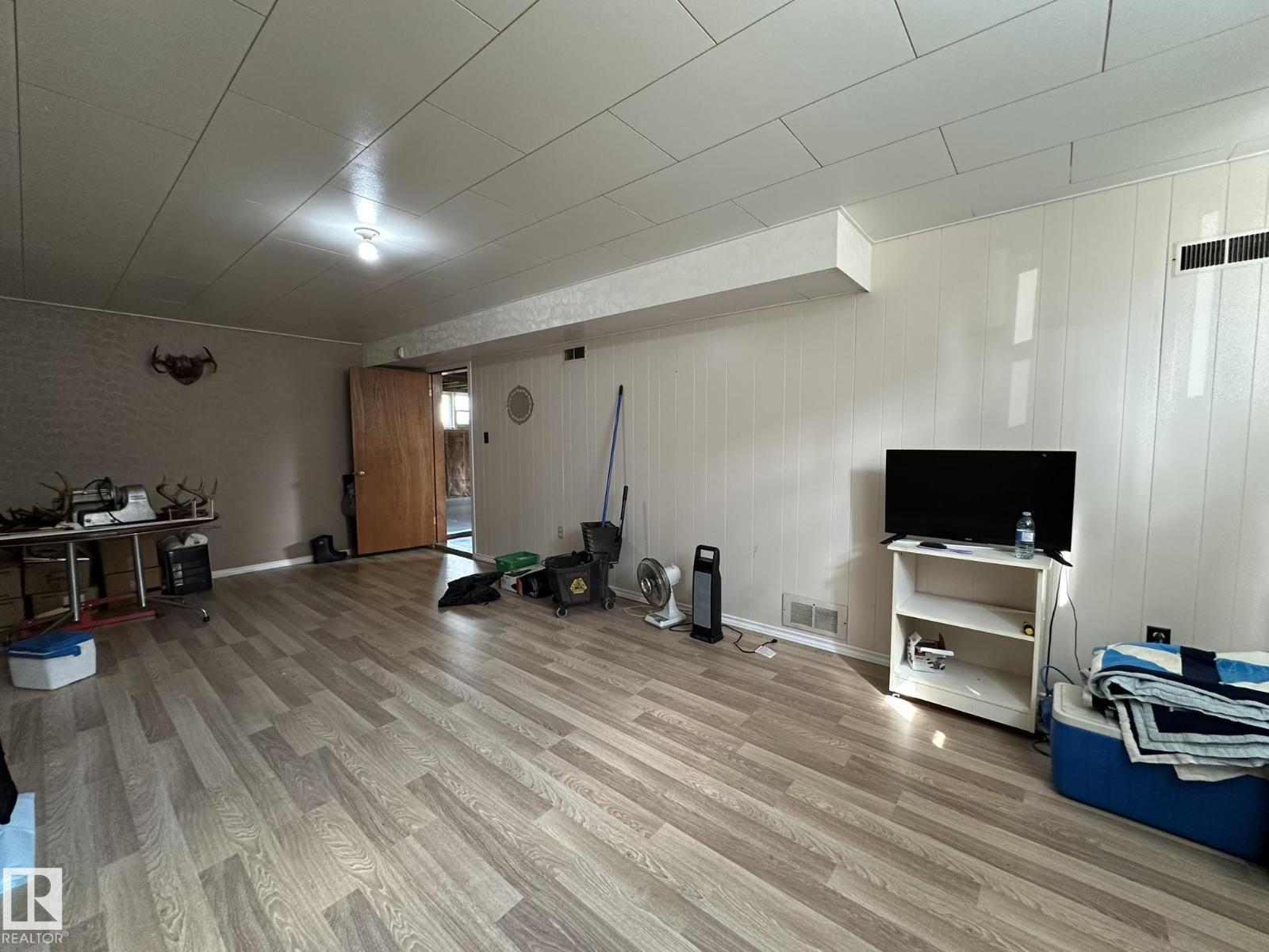 5029 48 Street - Photo 29