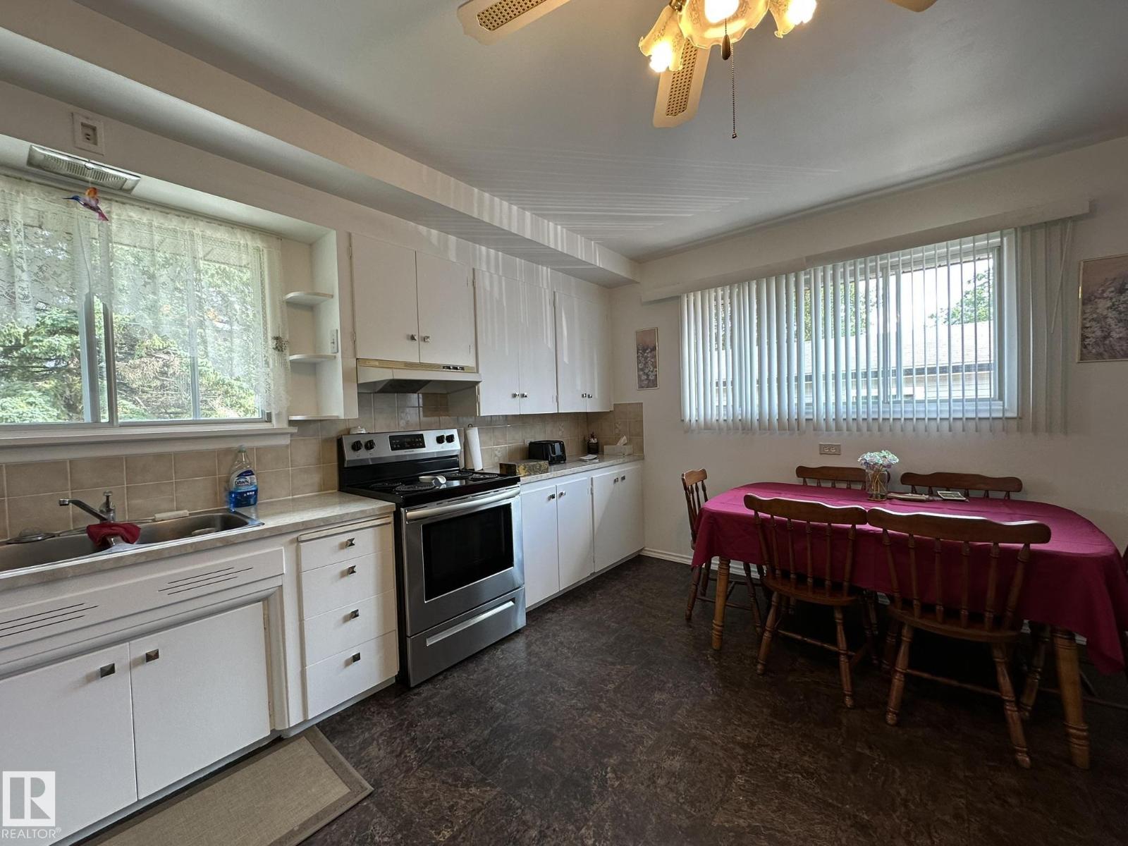 5029 48 ST - 3