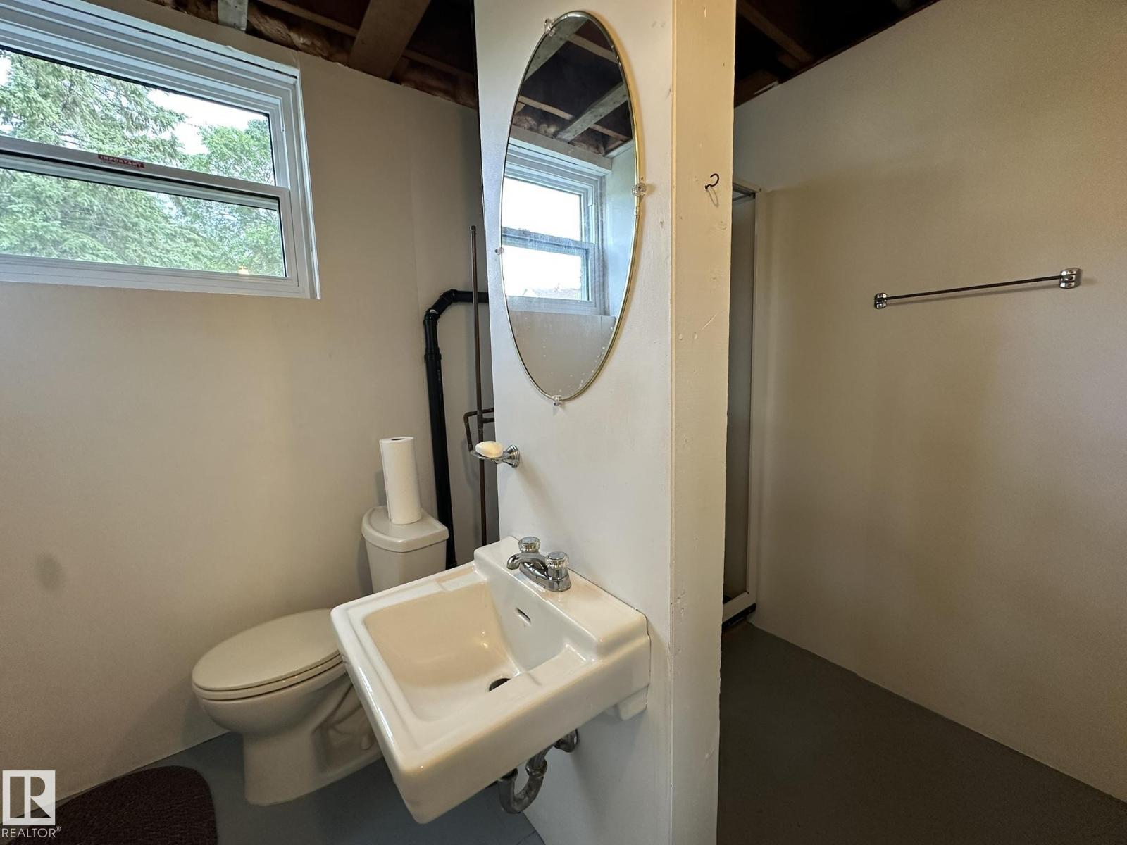 5029 48 ST - 35