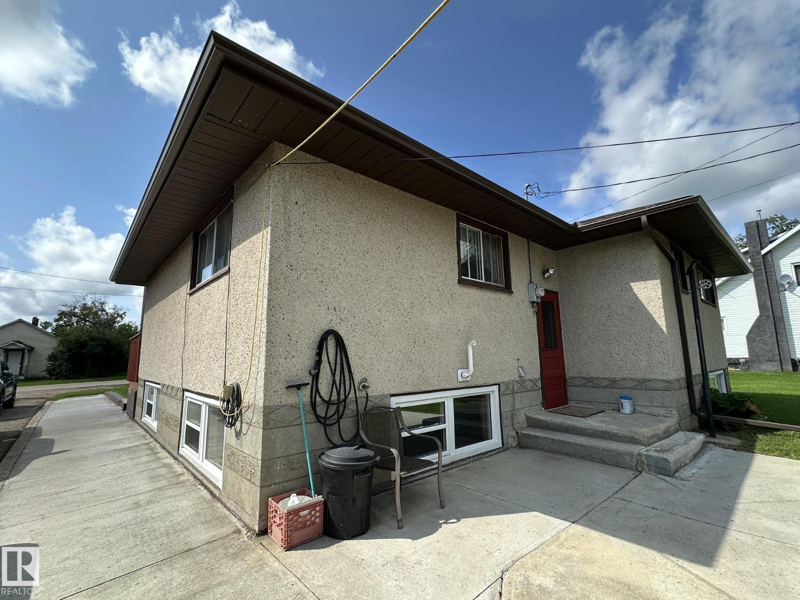 5029 48 Street - Photo 38